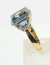 Load image into Gallery viewer, 0154:  Vintage: 9ct Gold Azure Blue Topaz Diamonds Cocktail Ring- FAB
