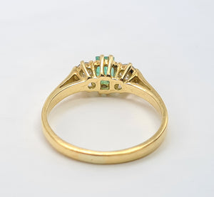 A7391 -Vintage: 18ct Gold Emerald Diamonds Three Stone Ring- gorgeous, petite, sparkling