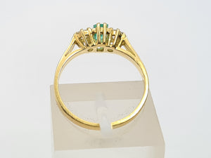 A7391 -Vintage: 18ct Gold Emerald Diamonds Three Stone Ring- gorgeous, petite, sparkling