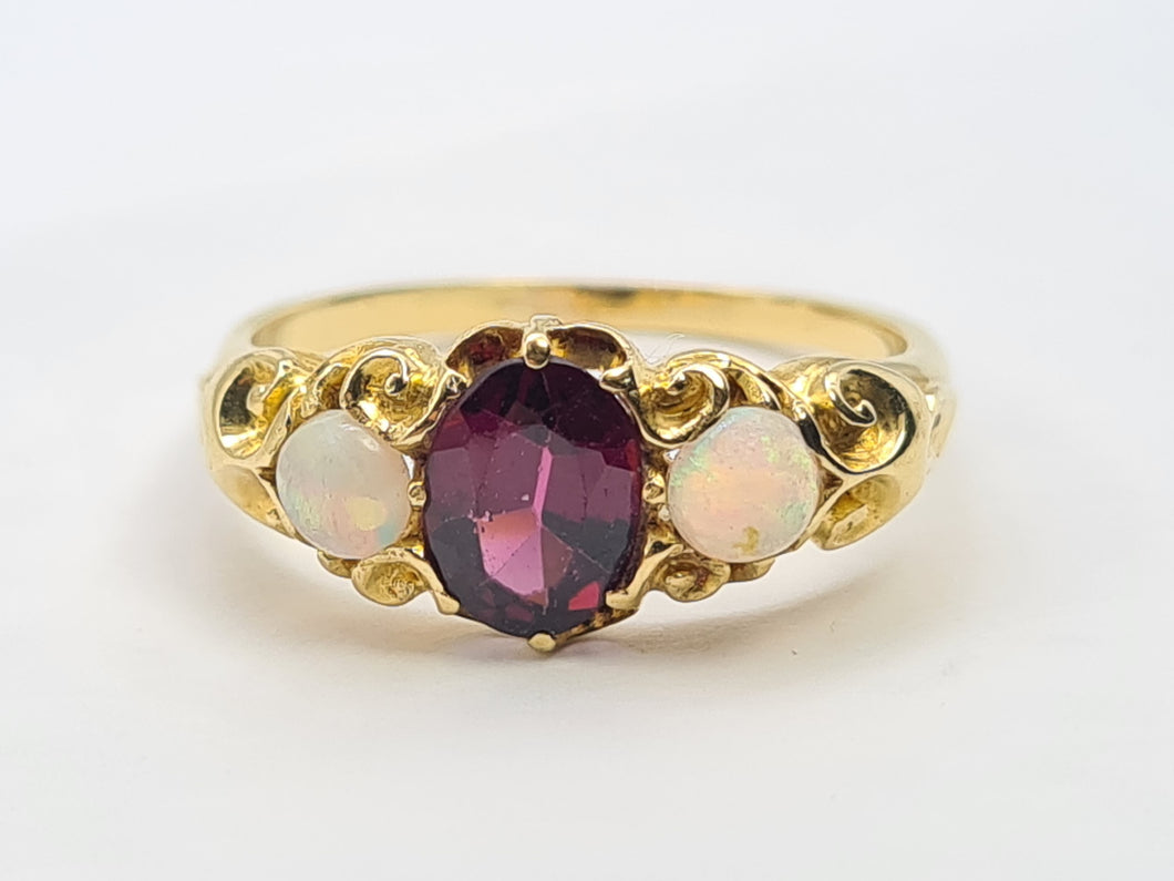 A7402 Vintage & Old 18ct Gold Mulberry Purple Amethyst Opals Dress Ring- lovely combination