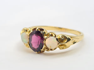 A7402 Vintage & Old 18ct Gold Mulberry Purple Amethyst Opals Dress Ring- lovely combination