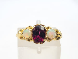 A7402 Vintage & Old 18ct Gold Mulberry Purple Amethyst Opals Dress Ring- lovely combination