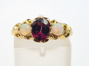 A7402 Vintage & Old 18ct Gold Mulberry Purple Amethyst Opals Dress Ring- lovely combination