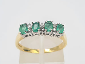 7433- Vintage 18ct Emeralds Brilliant round cut Diamonds Eternity Rind- lovely combination