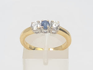 7412;Vintage: (2002) 18ct Gold Cornflower Blue Sapphire Full Cut Diamonds Ring- simply gorgeous