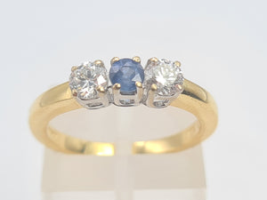 7412;Vintage: (2002) 18ct Gold Cornflower Blue Sapphire Full Cut Diamonds Ring- simply gorgeous