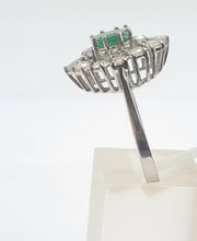 Load image into Gallery viewer, 7409-Vintage: 18ct White Gold Emerald Diamonds Statement Cluster Ring- superb
