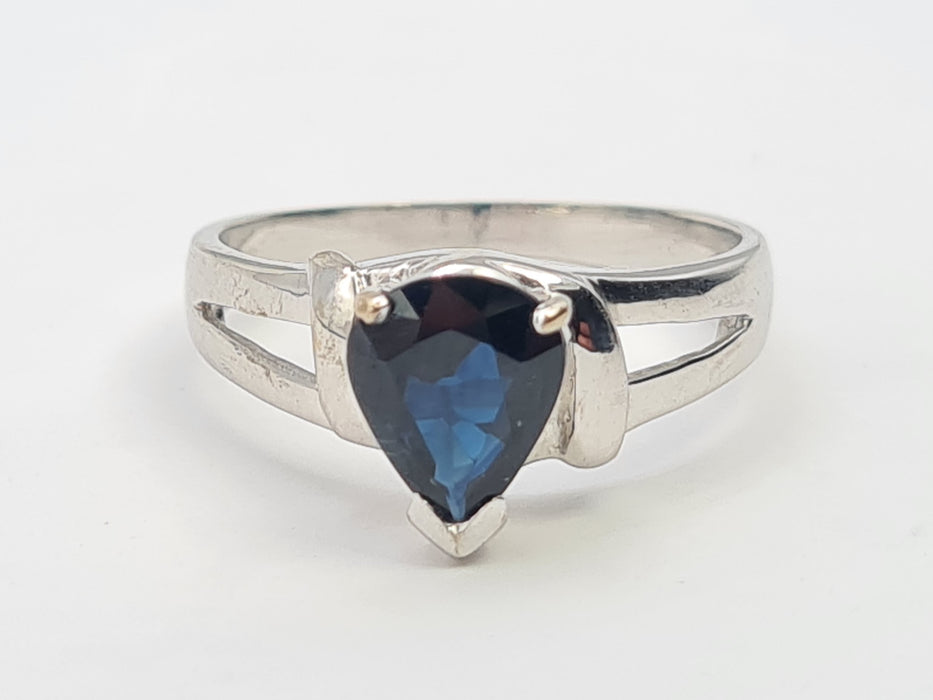 6083- Vintage: 18ct White Gold Pear Cut French Blue Sapphire Solitaire- Exquisite