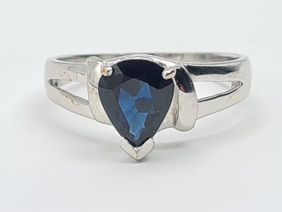 6083- Vintage: 18ct White Gold Pear Cut French Blue Sapphire Solitaire- Exquisite