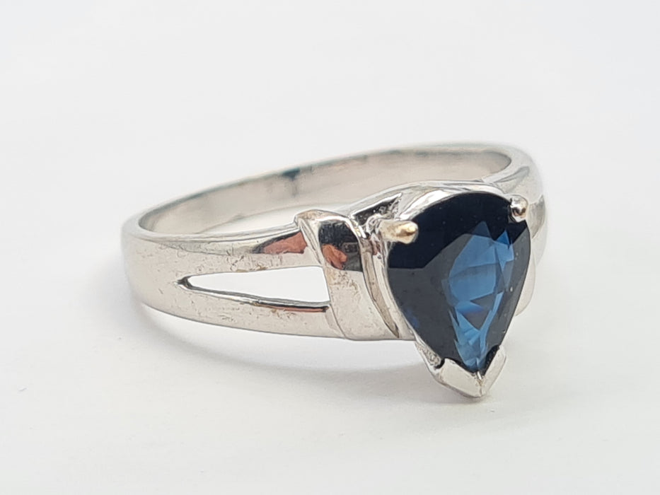 6083- Vintage: 18ct White Gold Pear Cut French Blue Sapphire Solitaire- Exquisite