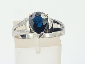 7447- Vintage: 18ct White Gold Pear Cut French Blue Sapphire Solitaire- crisp, clean lines, nice weight,