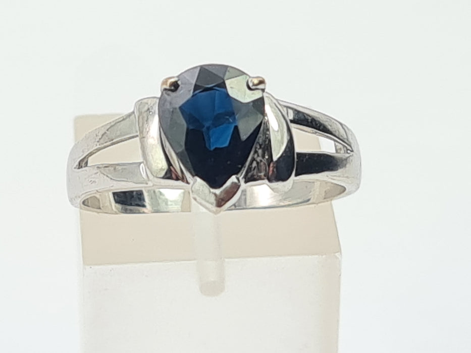 6083- Vintage: 18ct White Gold Pear Cut French Blue Sapphire Solitaire- Exquisite