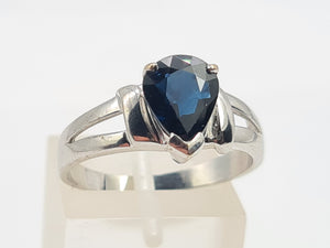 7447- Vintage: 18ct White Gold Pear Cut French Blue Sapphire Solitaire- crisp, clean lines, nice weight,