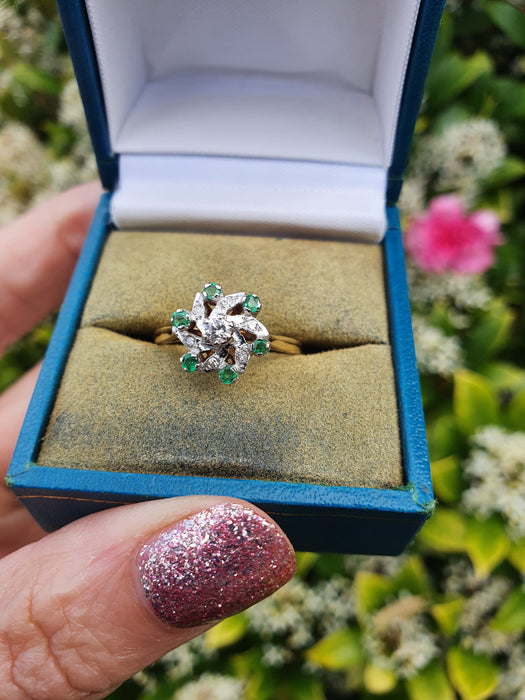 6066 Vintage: 18ct Gold 6 Emeralds 7 Brilliant Cut Diamonds Cluster Ring