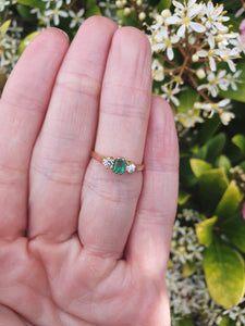 A7391 -Vintage: 18ct Gold Emerald Diamonds Three Stone Ring- gorgeous, petite, sparkling