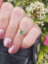 Load image into Gallery viewer, A7391 -Vintage: 18ct Gold Emerald Diamonds Three Stone Ring- gorgeous, petite, sparkling
