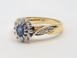 7462: Vintage: 18ct Gold French Blue Sapphire 18 Diamonds Dress Ring- fine example