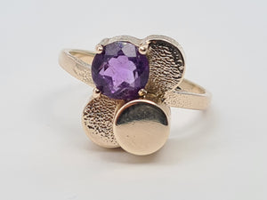 7421: Vintage: Abstract 9ct Gold Purple Amethyst Cocktail Ring-eclectic, eye catcher