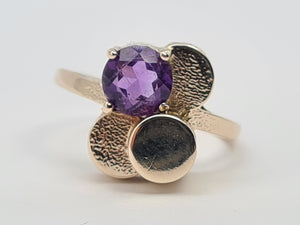 7421: Vintage: Abstract 9ct Gold Purple Amethyst Cocktail Ring-eclectic, eye catcher