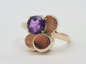 7421: Vintage: Abstract 9ct Gold Purple Amethyst Cocktail Ring-eclectic, eye catcher