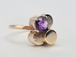 7421: Vintage: Abstract 9ct Gold Purple Amethyst Cocktail Ring-eclectic, eye catcher