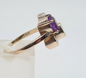 7421: Vintage: Abstract 9ct Gold Purple Amethyst Cocktail Ring-eclectic, eye catcher