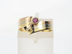 7422- Vintage  Rare; 18ct Yellow, White, Rose Gold Ruby Diamond band- superb condition, lovely combination