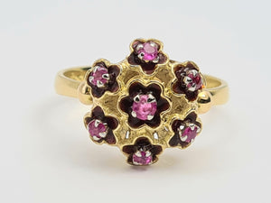 7476: Vintage; 18ct Gold 7 Rubies Floral Cluster Cocktail Ring- geometric set