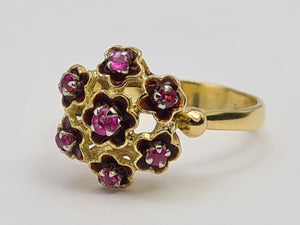 7476: Vintage; 18ct Gold 7 Rubies Floral Cluster Cocktail Ring- geometric set