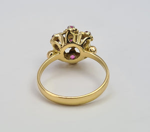 7476: Vintage; 18ct Gold 7 Rubies Floral Cluster Cocktail Ring- geometric set