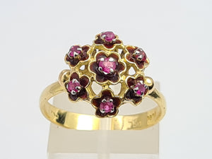 7476: Vintage; 18ct Gold 7 Rubies Floral Cluster Cocktail Ring- geometric set