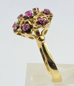 7476: Vintage; 18ct Gold 7 Rubies Floral Cluster Cocktail Ring- geometric set