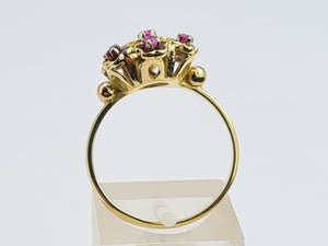 7476: Vintage; 18ct Gold 7 Rubies Floral Cluster Cocktail Ring- geometric set