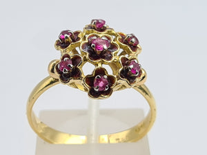 7476: Vintage; 18ct Gold 7 Rubies Floral Cluster Cocktail Ring- geometric set