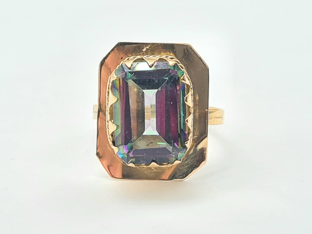 7070: Vintage: 18ct Gold Emerald Cut Mystic Topaz Cocktail Ring- lovely cut & colours