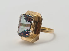 Cargar imagen en el visor de la galería, 7070: Vintage: 18ct Gold Emerald Cut Mystic Topaz Cocktail Ring- lovely cut &amp; colours

