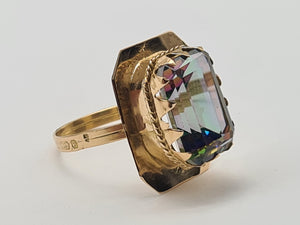 7070: Vintage: 18ct Gold Emerald Cut Mystic Topaz Cocktail Ring- lovely cut & colours