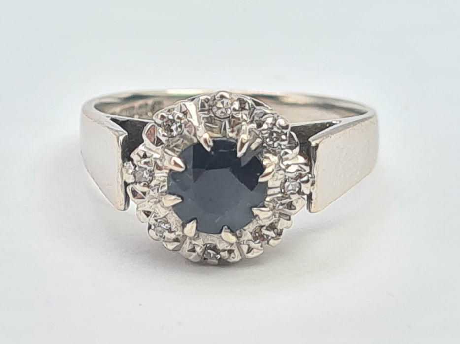 2904: Vintage: 18ct White Gold French Blue Sapphire Diamonds Target Ring- From 1980