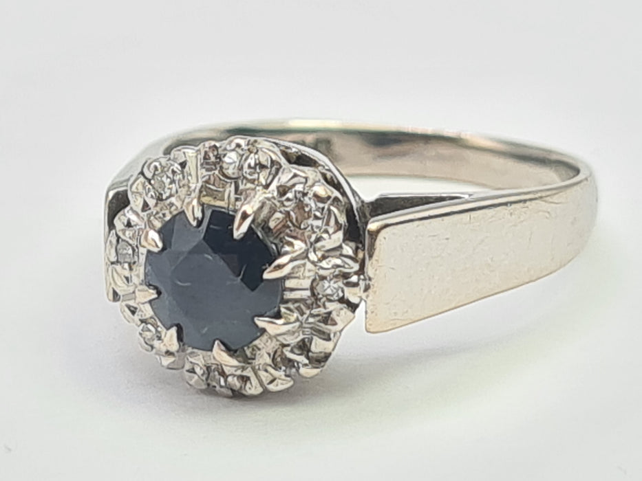 2904: Vintage: 18ct White Gold French Blue Sapphire Diamonds Target Ring- From 1980