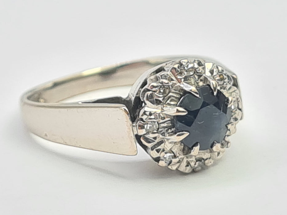 2904: Vintage: 18ct White Gold French Blue Sapphire Diamonds Target Ring- From 1980