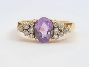 A7535:Vintage: 18ct Lilac Amethyst 12 Brilliant Cut Diamonds Ring= elegant, seductive, sparkling