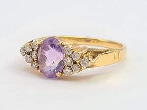 A7535:Vintage: 18ct Lilac Amethyst 12 Brilliant Cut Diamonds Ring= elegant, seductive, sparkling