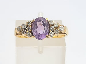 A7535:Vintage: 18ct Lilac Amethyst 12 Brilliant Cut Diamonds Ring= elegant, seductive, sparkling