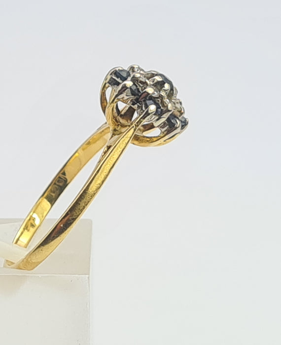 6163: Vintage: 18ct Gold Blue Sapphires Diamonds Cluster Ring- natural, sparkling beauty