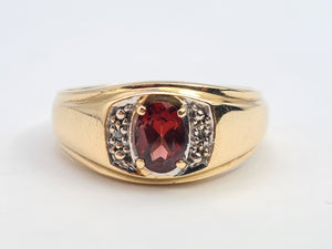 A7550: Vintage: Heavy 10ct Gold Almandine Garnet Diamonds Signet Ring- A fine example