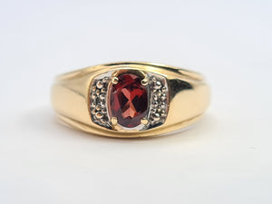 A7550: Vintage: Heavy 10ct Gold Almandine Garnet Diamonds Signet Ring- A fine example