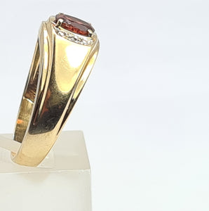 A7550: Vintage: Heavy 10ct Gold Almandine Garnet Diamonds Signet Ring- A fine example