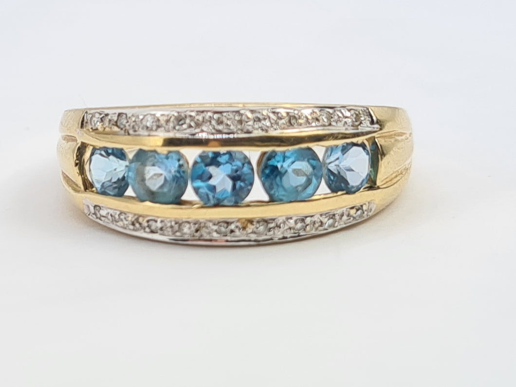 7551: Vintage: 9ct Gold 5 Swiss Blue Topaz 18 Diamonds Cocktail Ring- lovely combination, crisp eye candy