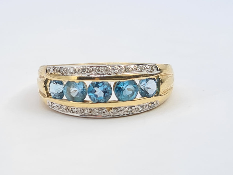 6164 Vintage: 9ct Gold 5 Swiss Blue Topaz 18 Diamonds Cocktail Ring- lovely combination, crisp eye candy