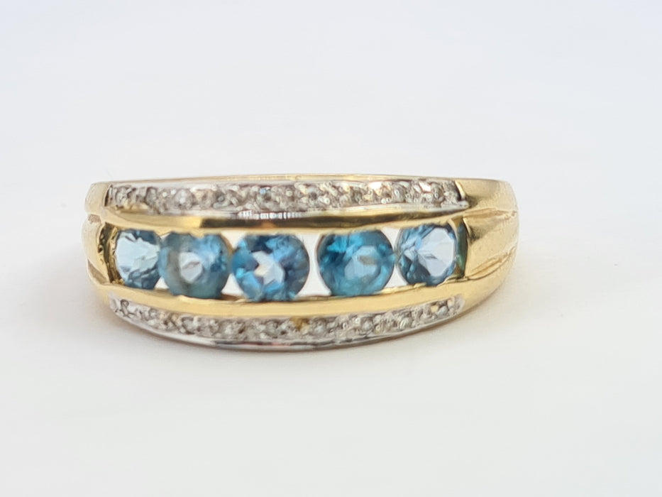 6164 Vintage: 9ct Gold 5 Swiss Blue Topaz 18 Diamonds Cocktail Ring- lovely combination, crisp eye candy